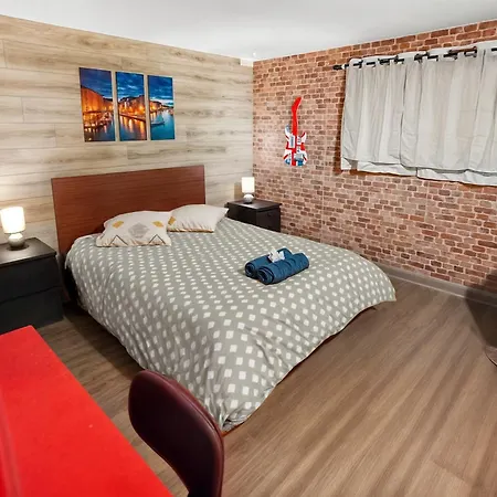 Double Chu, Cinema, Jardin & Parking