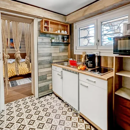 Le Double Ab A Chu, Cine & Exterieur *