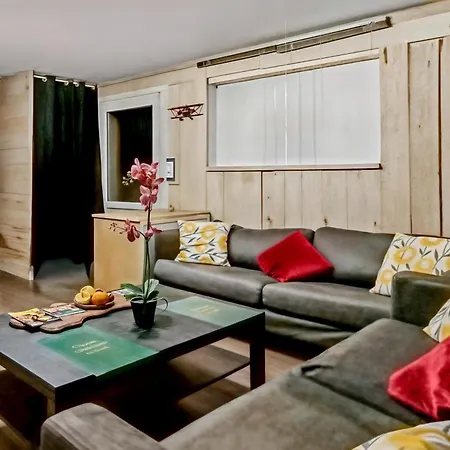 Double Chu, Cinema, Jardin & Parking